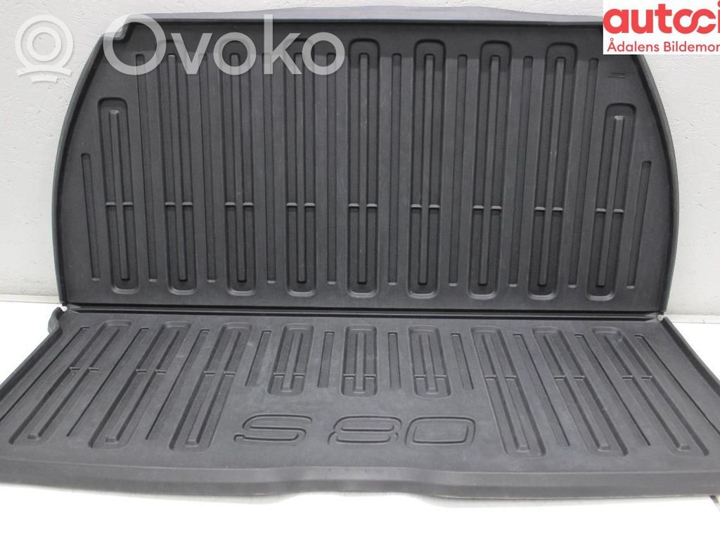 Rubber trunk/boot mat liner
