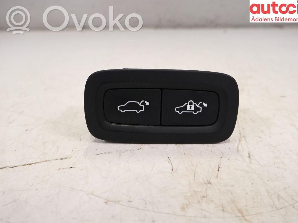 Tailgate/boot open switch button   31674801