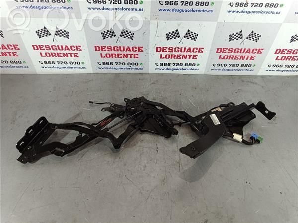 Tailgate/trunk/boot hinge   13247433