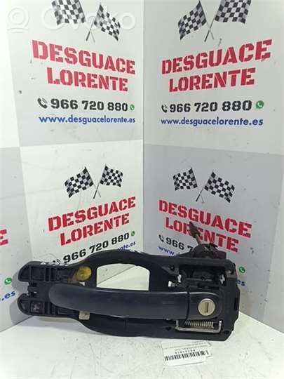 Manecilla externa puerta delantera   8Z0839885A,153352010