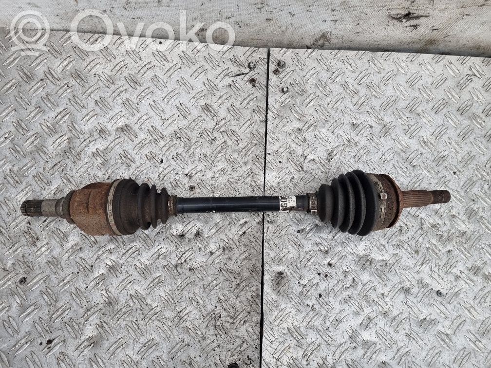 Toyota Yaris Półoś przednia 