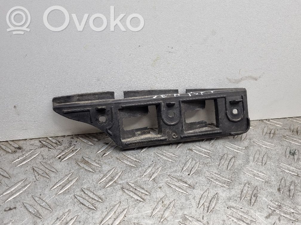Volkswagen Jetta V Front bumper mounting bracket 
