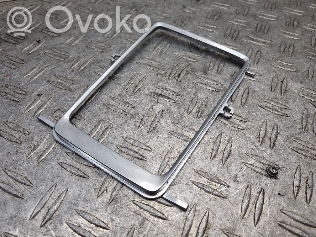 Volvo V60 Pavarų perjungimo svirties apdaila (plastikinė) 