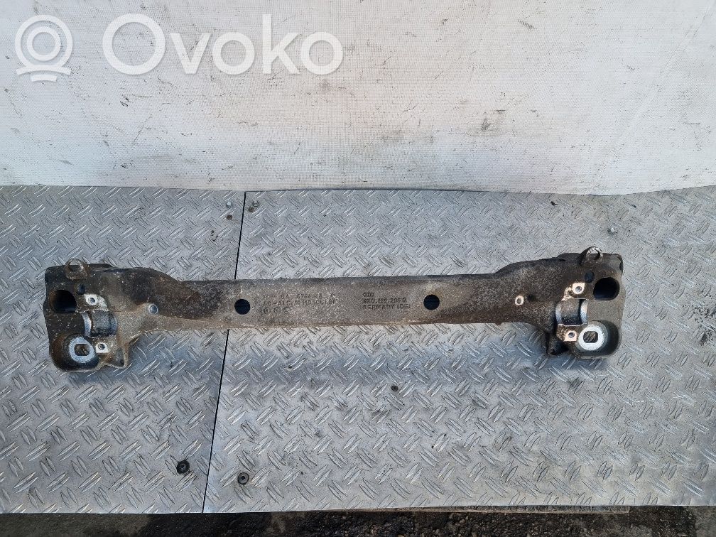 Audi A8 S8 D3 4E Priekinis traversas 