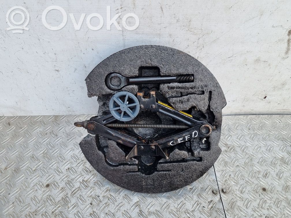 KIA Ceed Tool set 