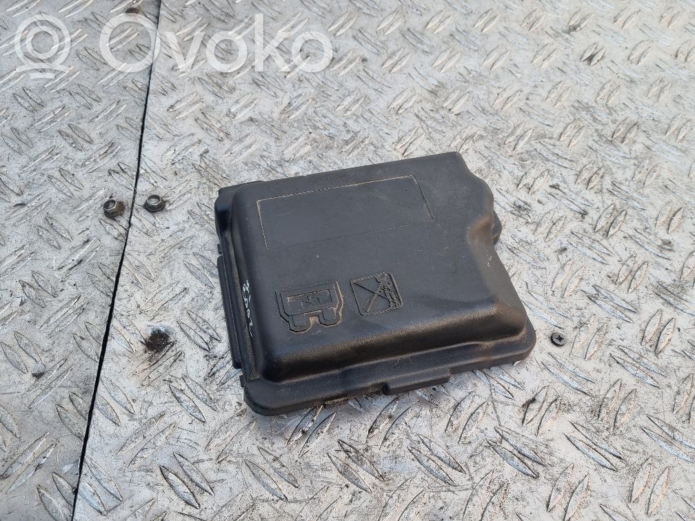 Peugeot 2008 I Fuse box cover 