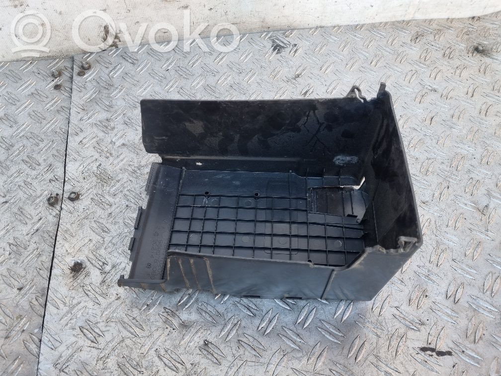 Citroen C3 Akumulatora nostiprināšanas pamatne 