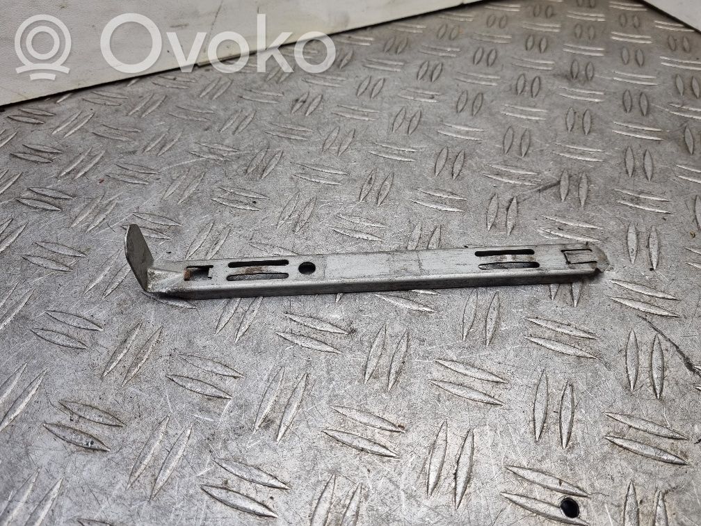 Volvo XC90 Headlight/headlamp mounting bracket 
