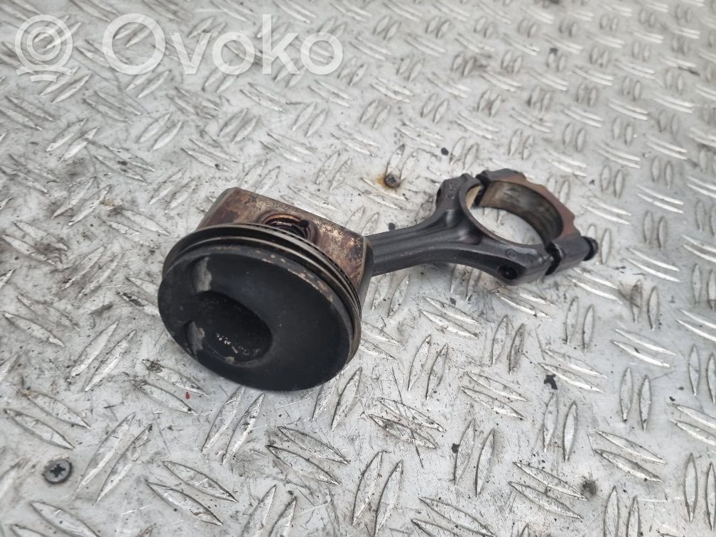 Volkswagen Golf Plus Piston with connecting rod 