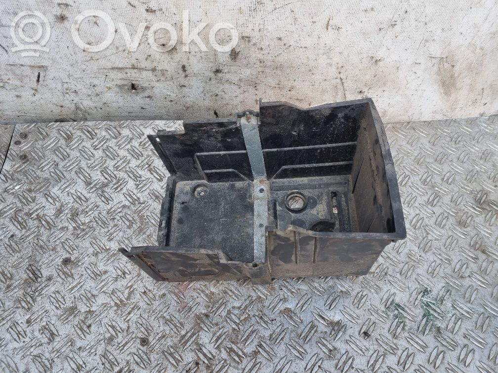 Ford C-MAX I Akumuliatoriaus tvirtinimo padas 