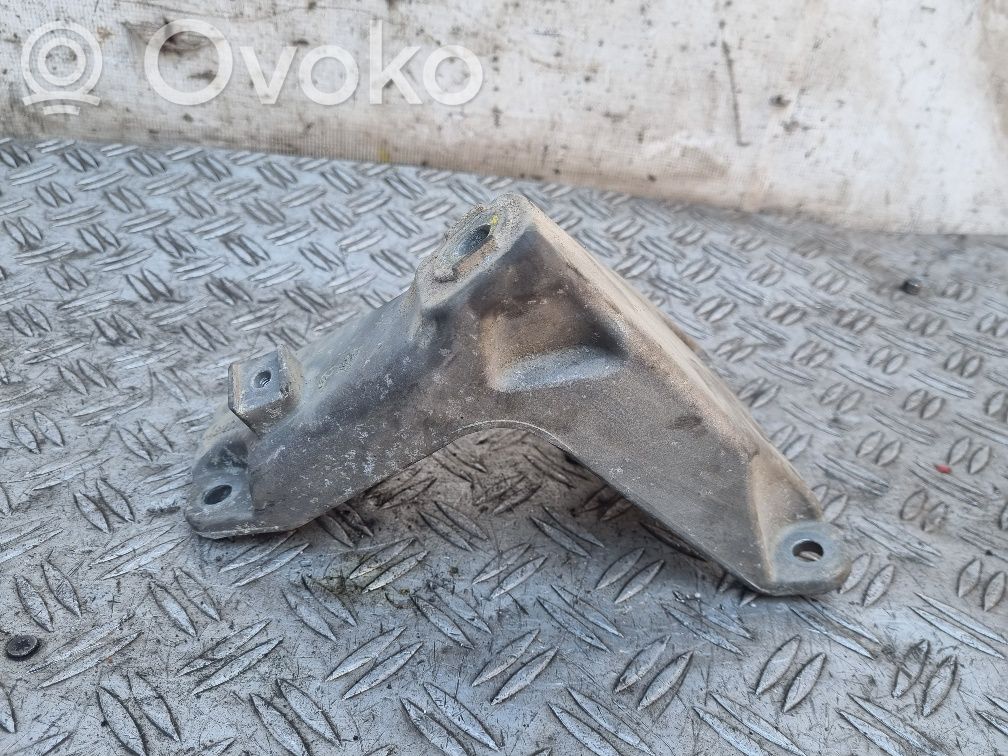 Audi A8 S8 D3 4E Engine mounting bracket 