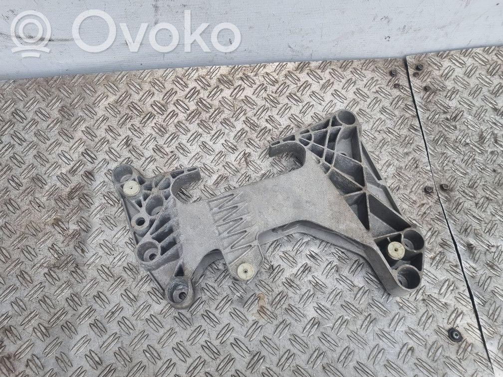 BMW 7 G11 G12 Engine mount bracket 