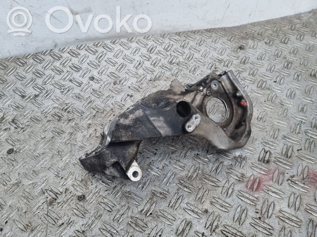 Volvo V40 Generator/alternator bracket 