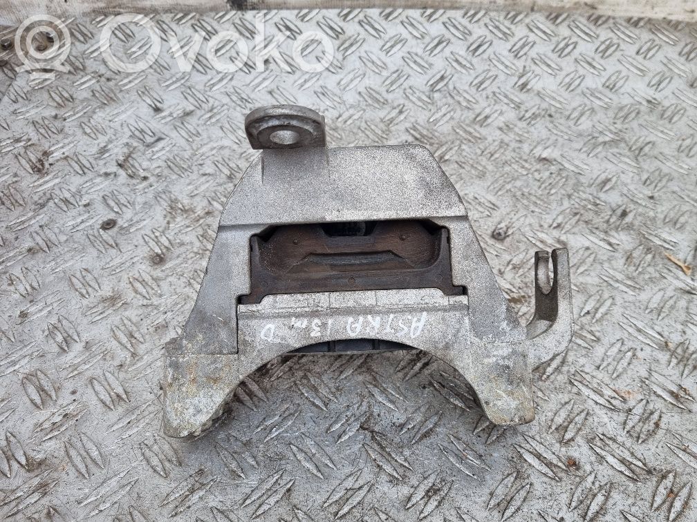Opel Astra J Engine mount bracket 