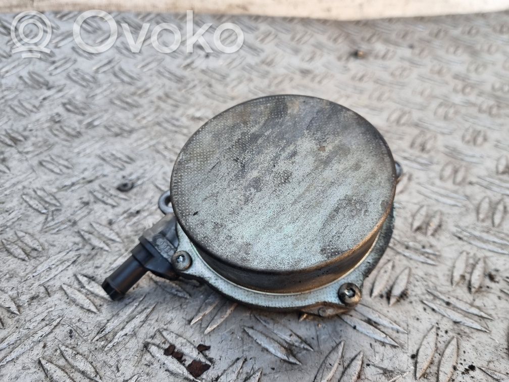 Audi Q7 4L Vacuum pump 