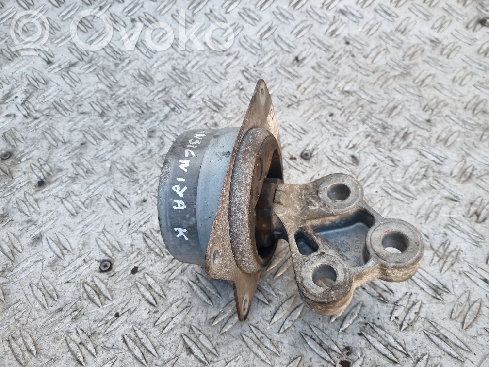 Opel Insignia A Engine mount bracket 