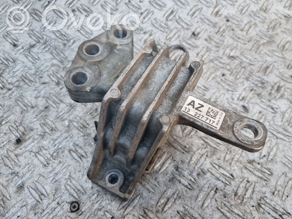 Opel Insignia A Engine mount bracket 