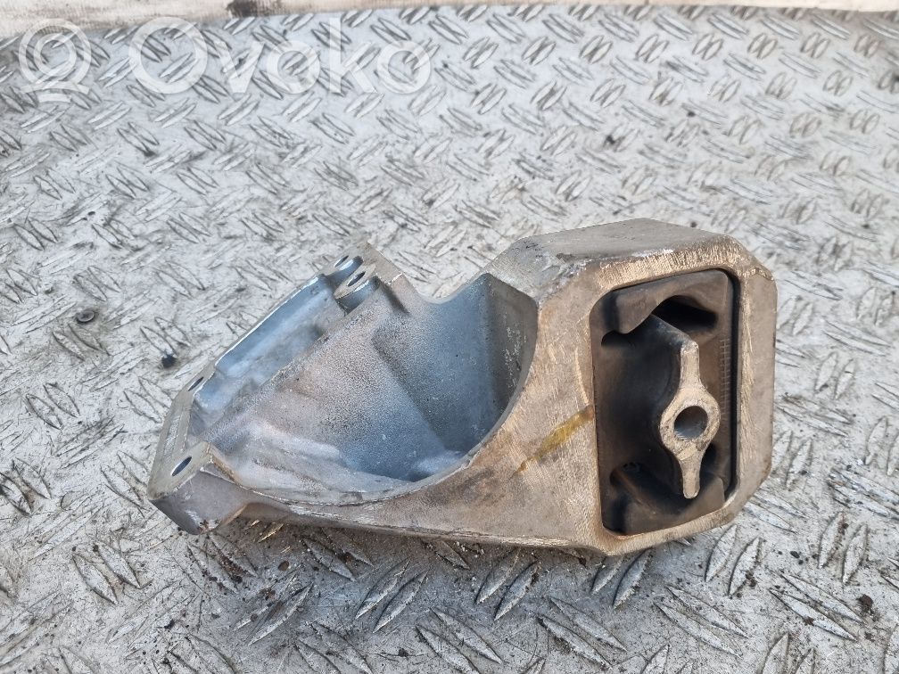 Jeep Grand Cherokee (WK) Engine mount bracket 