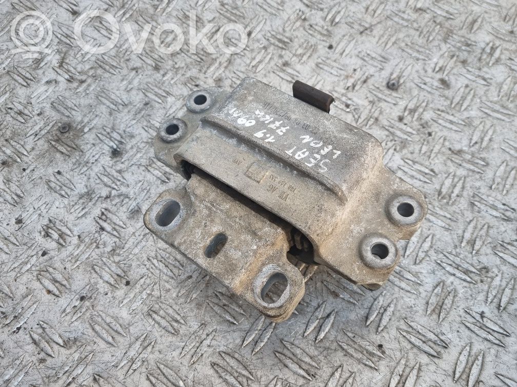 Seat Altea XL Engine mount bracket 