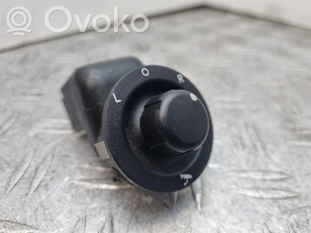 Chrysler 300 - 300C Wing mirror switch 