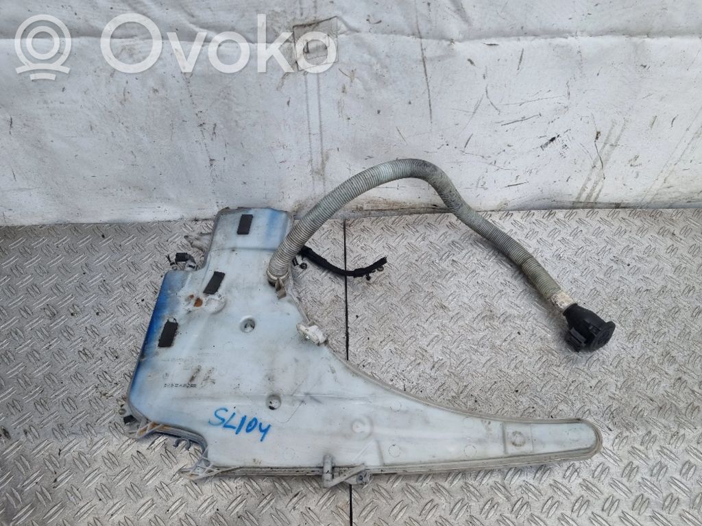 BMW 1 E82 E88 Langų skysčio bakelis 
