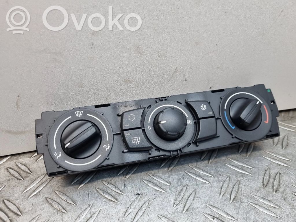 BMW 1 E81 E87 Climate control unit 