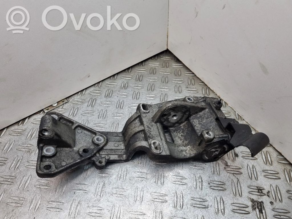 Volvo C70 Generator/alternator bracket 
