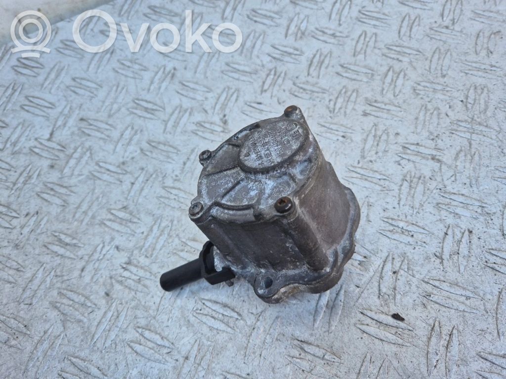 Mercedes-Benz C W204 Vacuum pump 