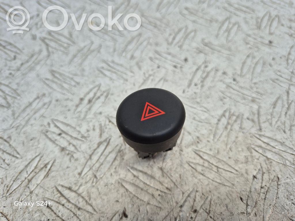Nissan Juke I F15 Hazard light switch 