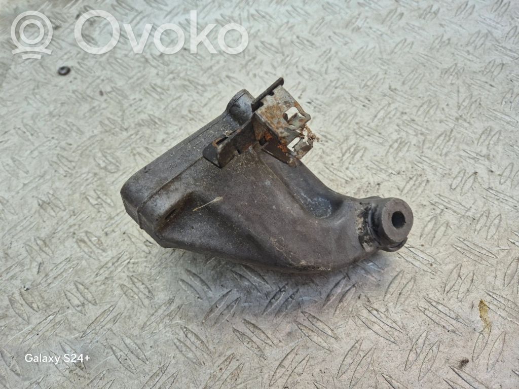 Mercedes-Benz CLS C219 Engine mounting bracket 