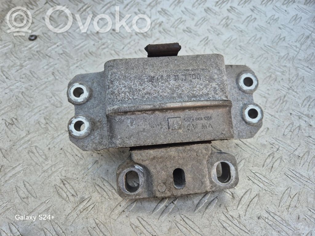 Skoda Octavia Mk2 (1Z) Engine mount bracket 
