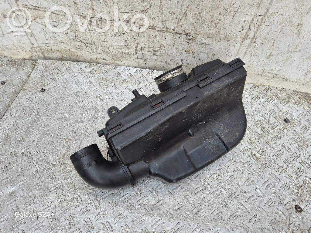 Subaru Impreza II Air filter box 