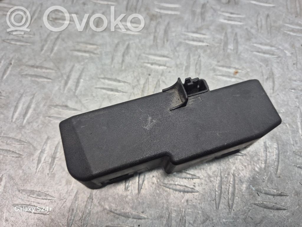 Opel Insignia A Fuse box cover 
