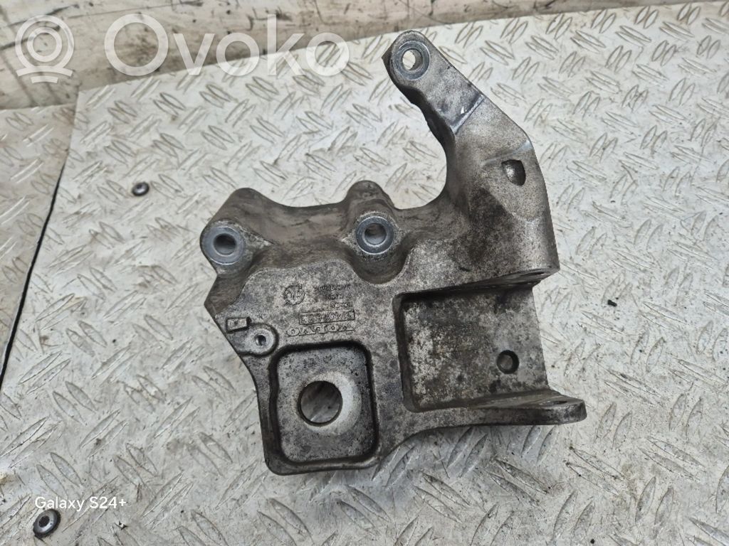 Engine mounting bracket   31401633