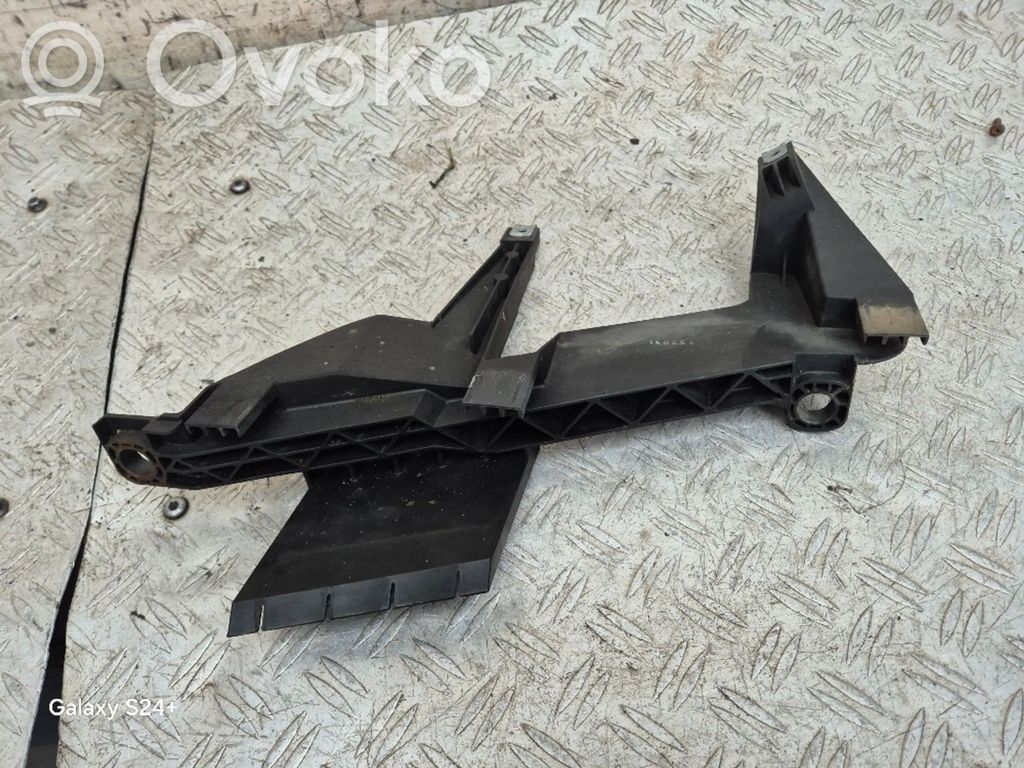 BMW X3 E83 Headlight/headlamp mounting bracket 