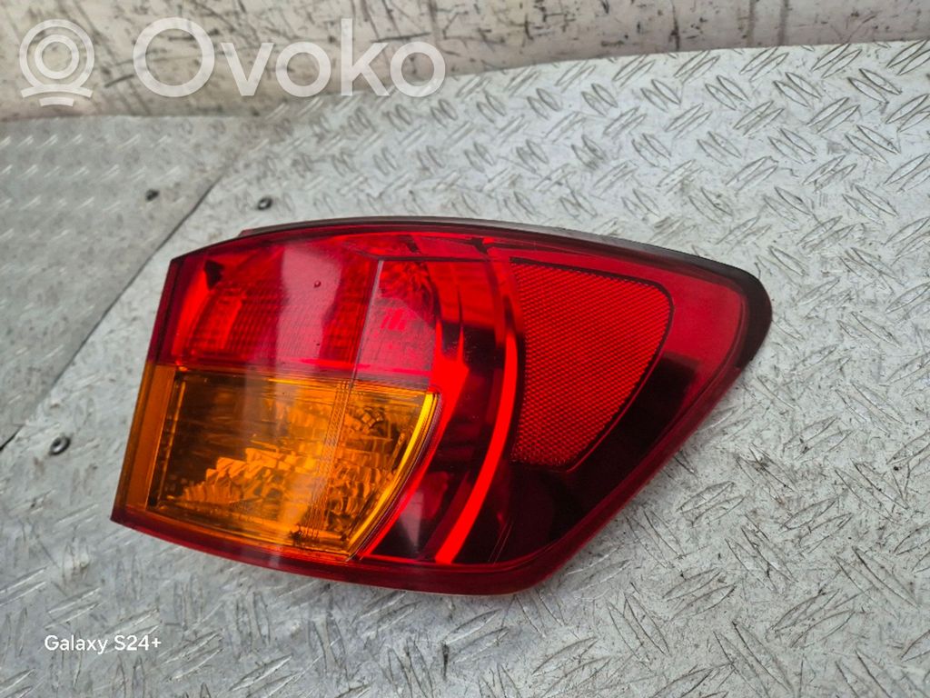 Lexus IS 220D-250-350 Aizmugurējais lukturis virsbūvē 