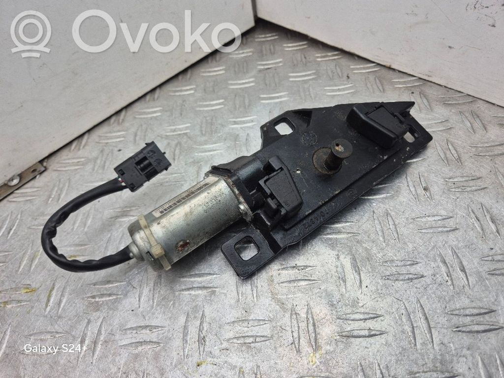 BMW 7 E65 E66 Pritraukėjas galinio dangčio 