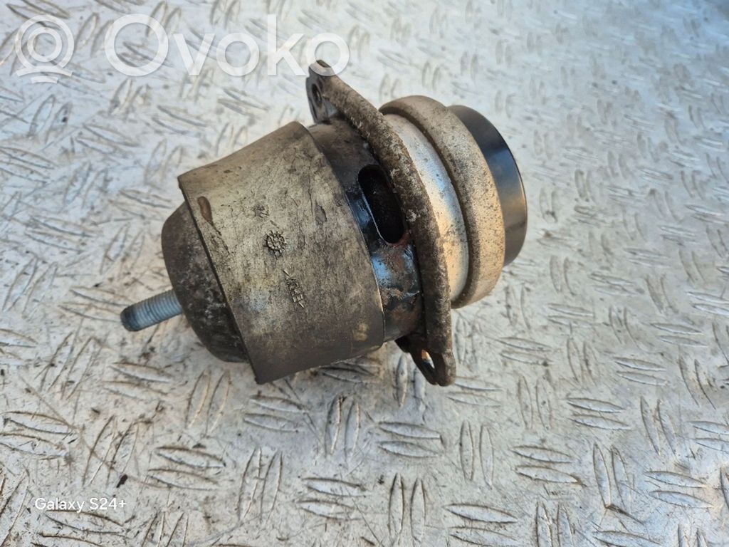 Porsche Cayenne (9PA) Engine mount bracket 