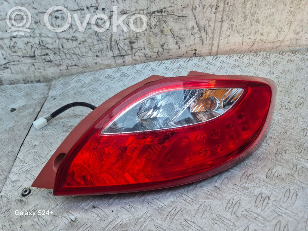Mazda 2 Galinis žibintas kėbule 