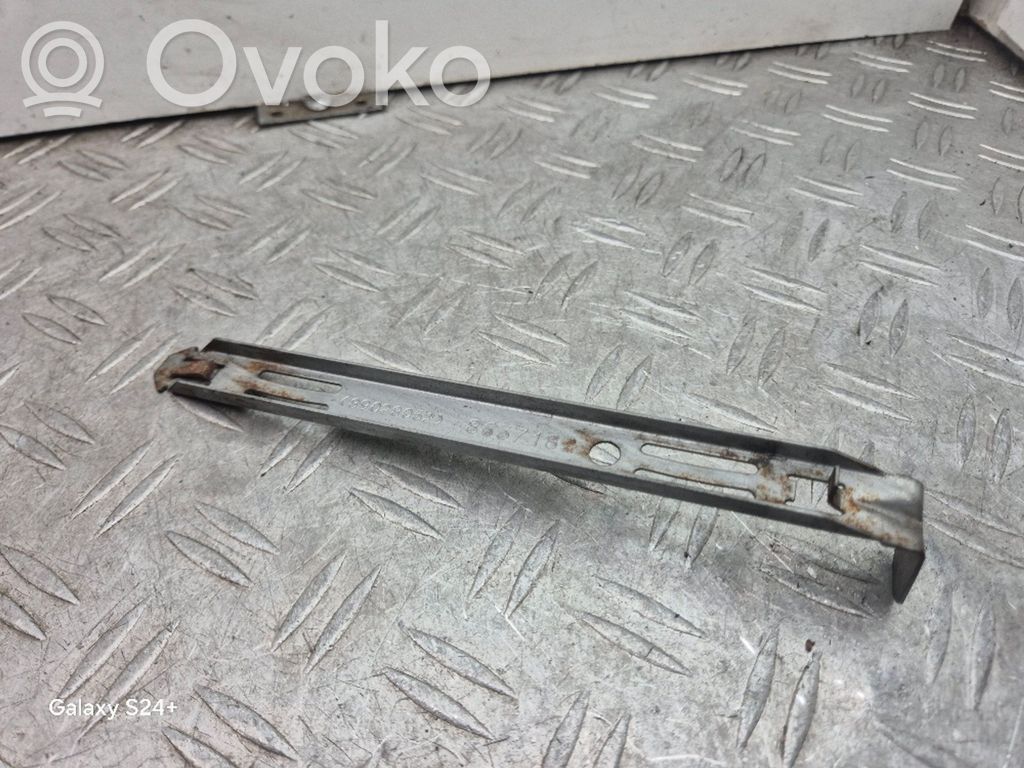 Volvo XC90 Headlight/headlamp mounting bracket 