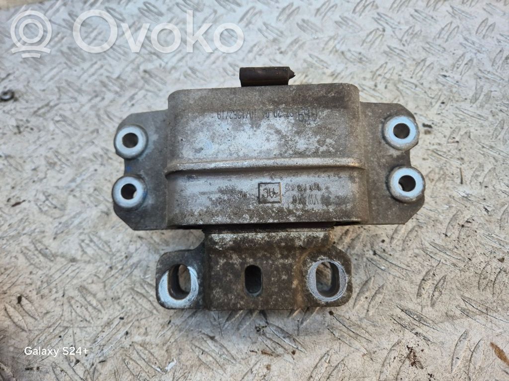 Skoda Octavia Mk2 (1Z) Engine mount bracket 