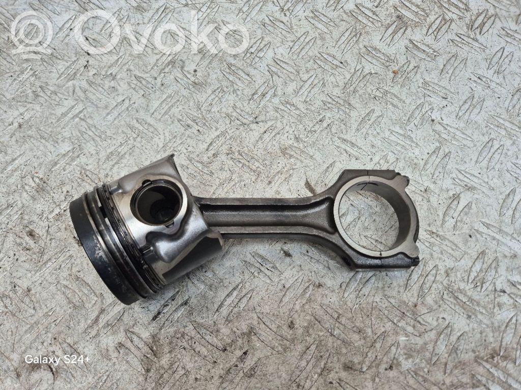 KIA Rio Поршень с шатуном 