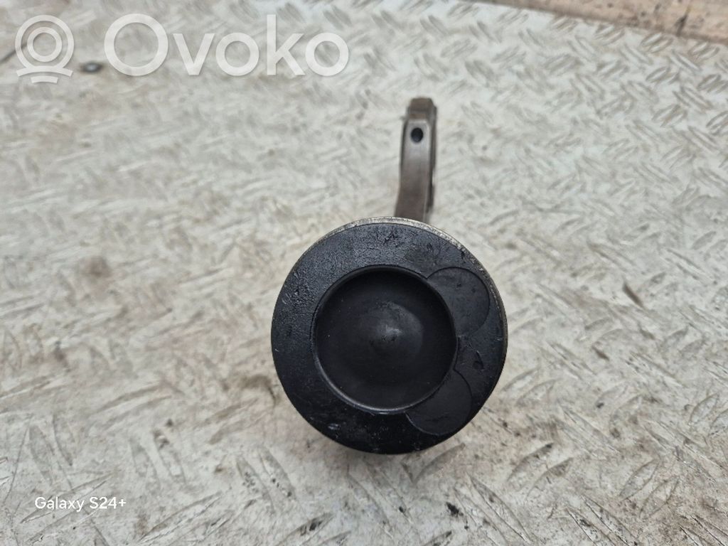 KIA Rio Поршень с шатуном 
