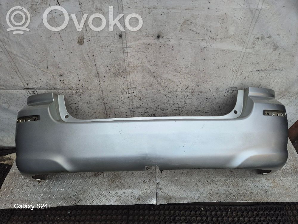 Toyota Corolla Verso AR10 Parachoques 