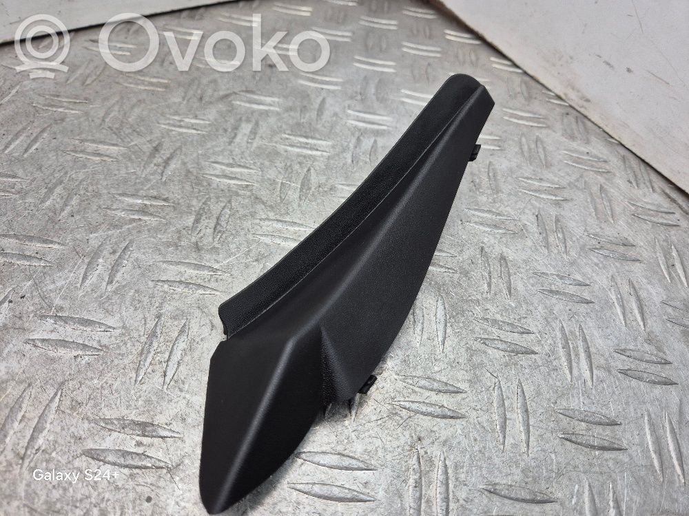 Windshield trim   BHN951PC1