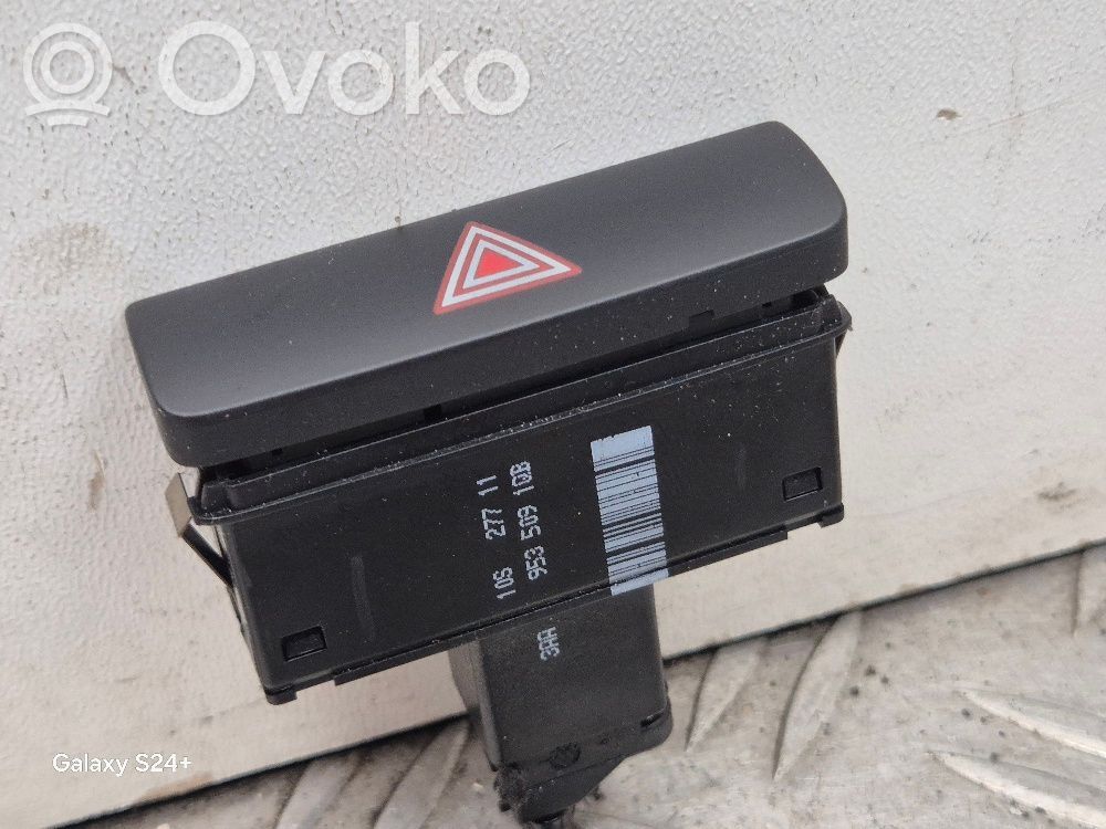 Volkswagen PASSAT B7 Hazard light switch 