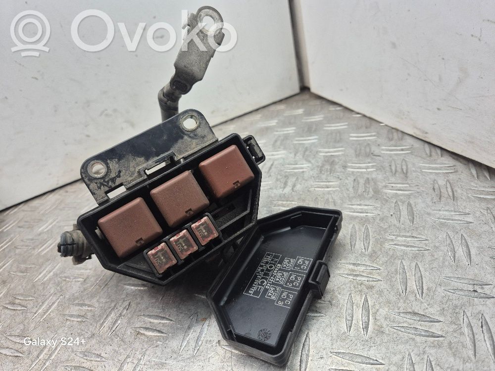 Toyota RAV 4 (XA20) Fuse box set 