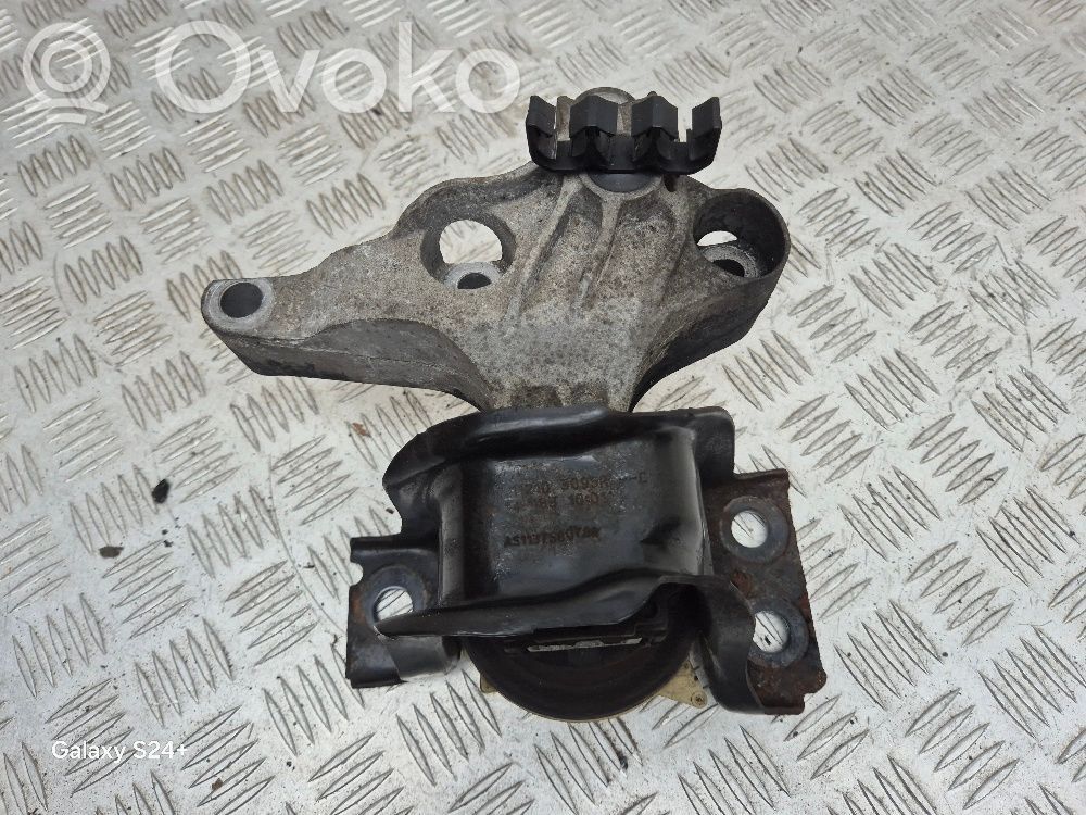 Renault Captur Engine mount bracket 