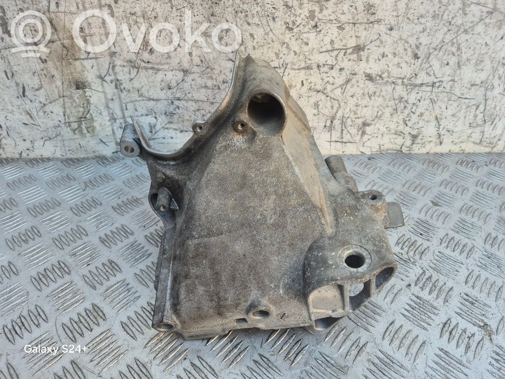 Volkswagen Polo VI Engine mounting bracket 