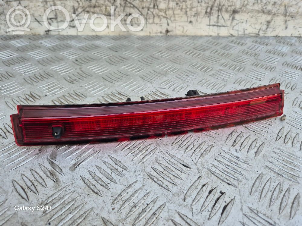 Renault Captur Third/center stoplight 